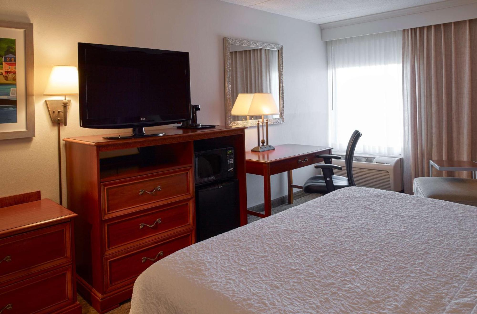 Hampton Inn Portland-Airport Южен Портланд Екстериор снимка