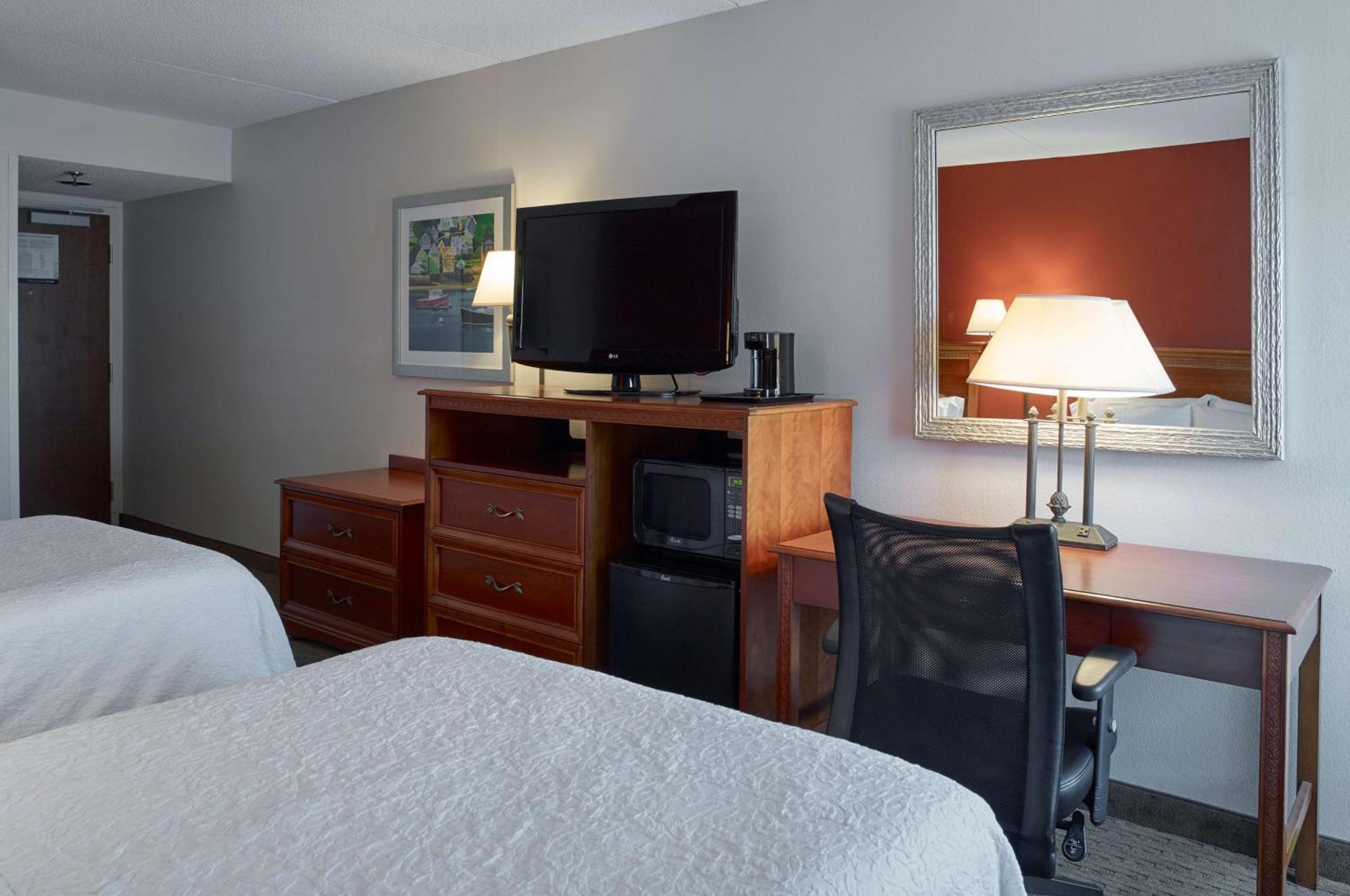 Hampton Inn Portland-Airport Южен Портланд Екстериор снимка