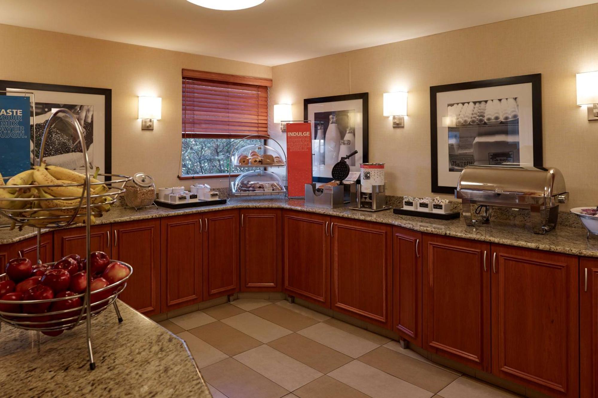 Hampton Inn Portland-Airport Южен Портланд Екстериор снимка