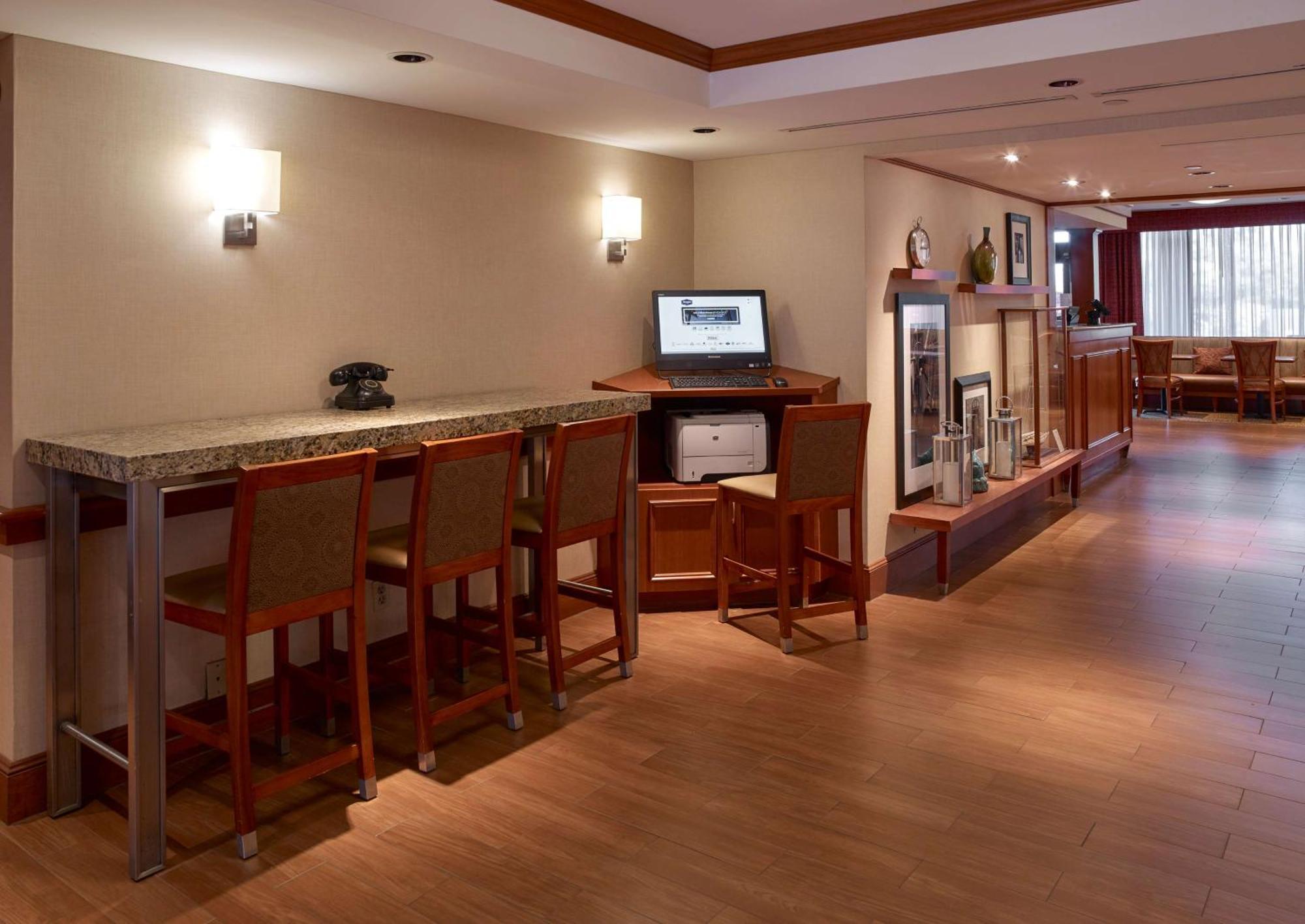 Hampton Inn Portland-Airport Южен Портланд Екстериор снимка