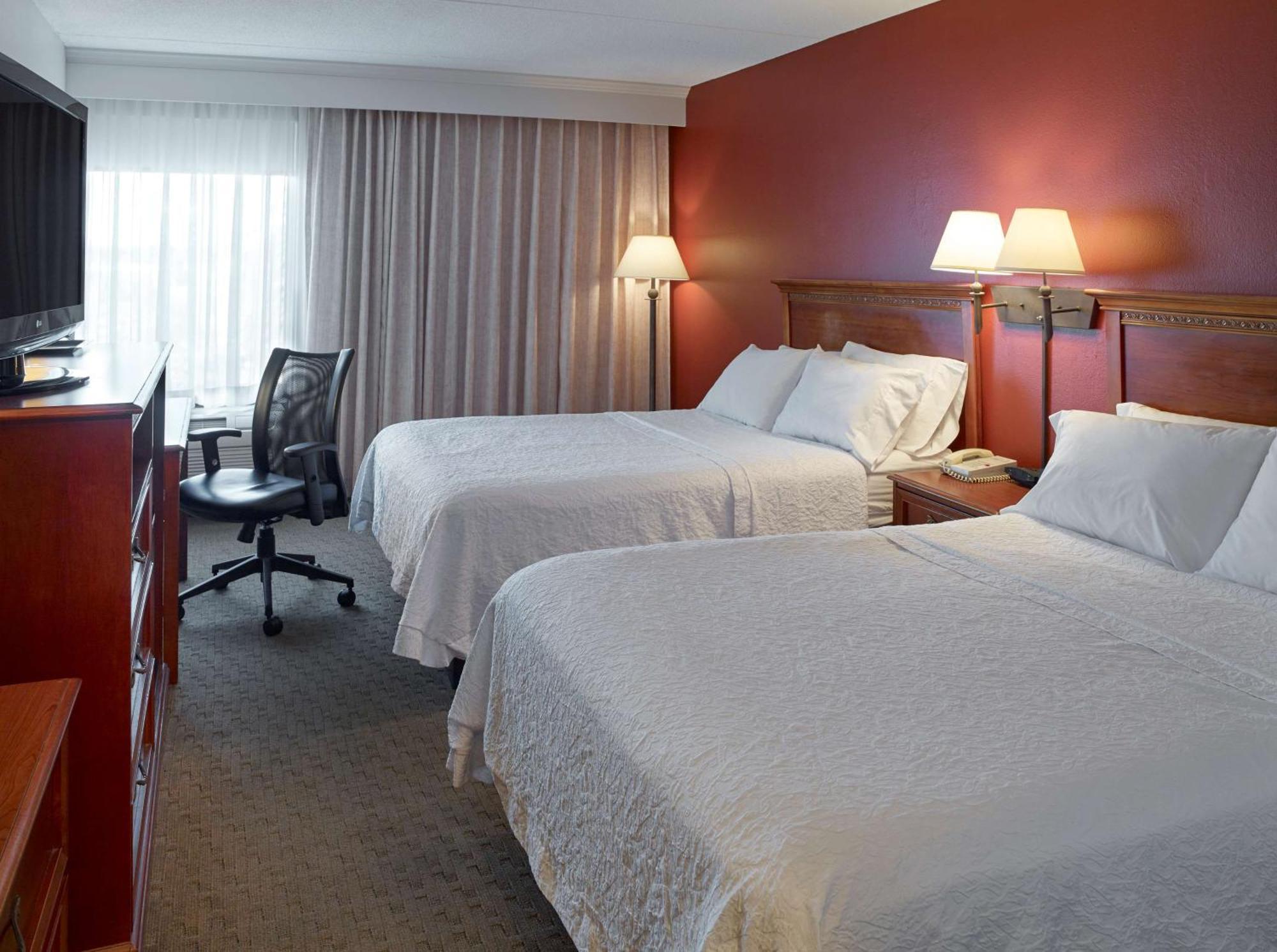 Hampton Inn Portland-Airport Южен Портланд Екстериор снимка