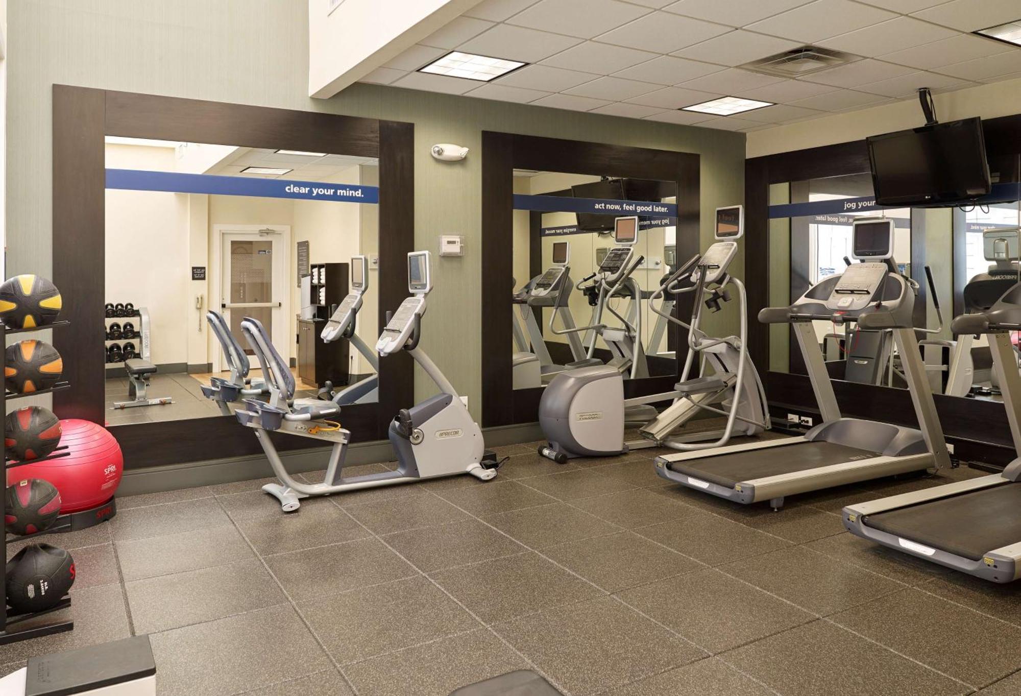 Hampton Inn Portland-Airport Южен Портланд Екстериор снимка