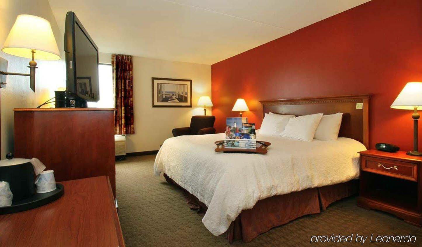 Hampton Inn Portland-Airport Южен Портланд Екстериор снимка